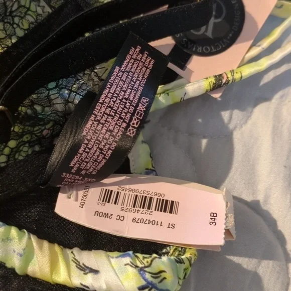 Victoria's Secret Designer Collection Fantasy Island Silk Lace Sexy 2 Piece Set - Picture 10 of 12